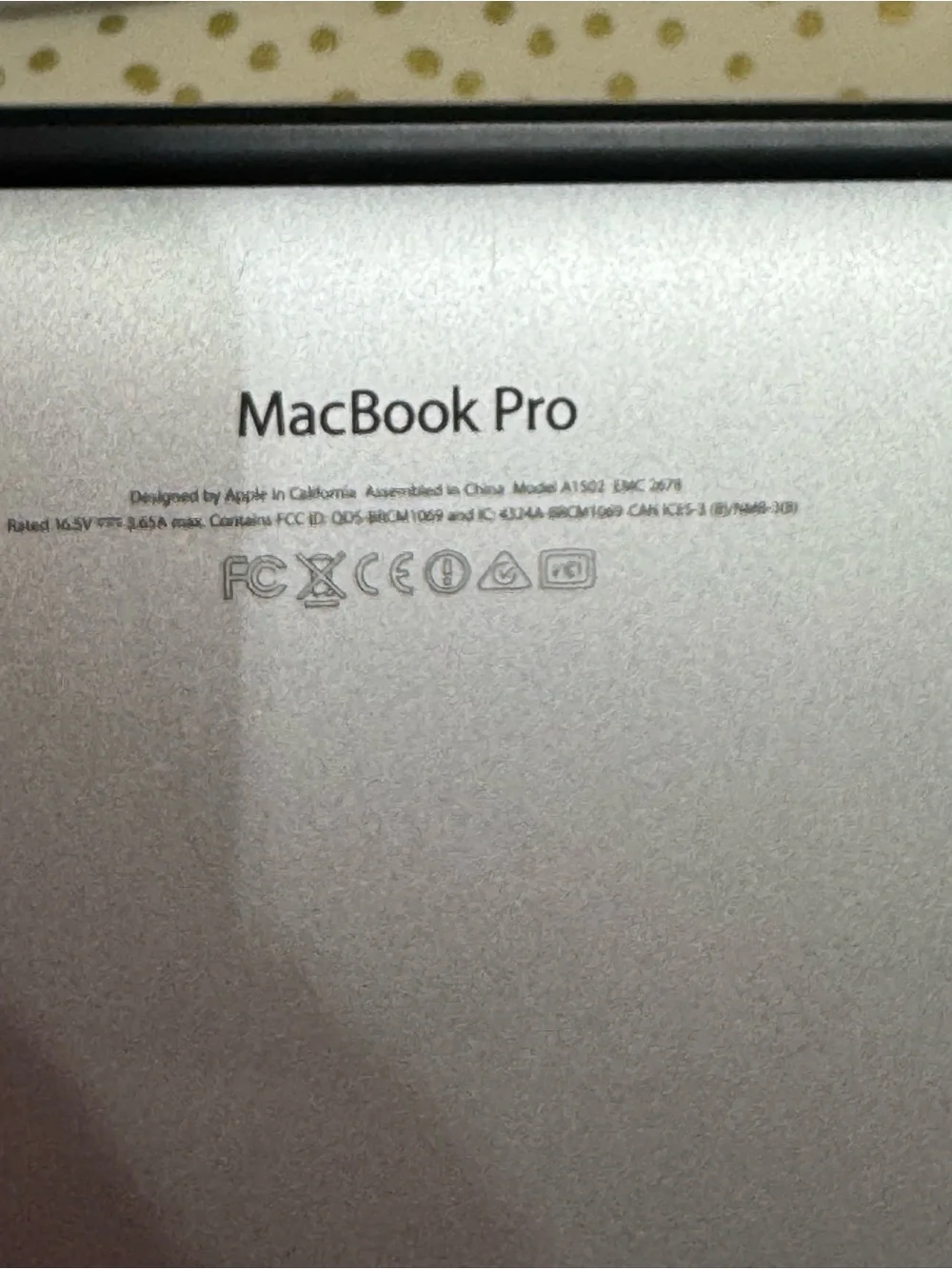 Apple Silver MacBook with Classic Apple Logo does not power on